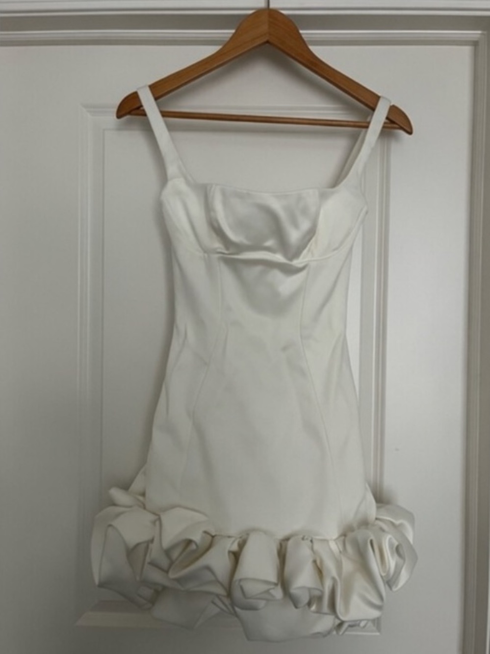 HOUSE OF CB 'Lilou' Ivory Ruffle Hem Dress /Size S-US 4-6 $255 - Picture 6 of 7